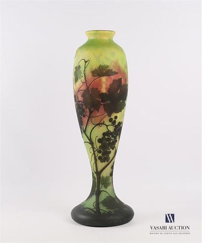 null DAUM NANCY
Important vase de forme oblongue sur piédouche en verre multicouches...