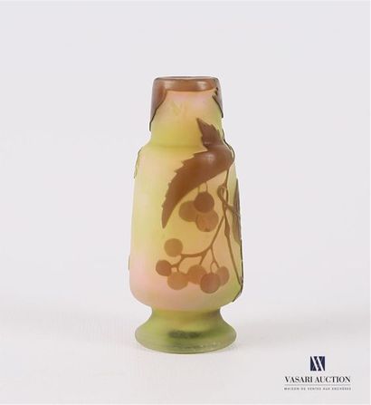 null GALLE Emile (1846-1904)
Vase soliflore de forme tubulaire sur piédouche en verre...