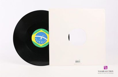 null DOMINIQUE DALCAN - Ritmo
1 Disque maxi 45T sous pochette cartonnée
Label : ISLAND...