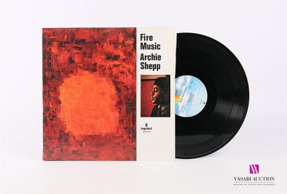 null ARCHIE SHEPP - Fire Music 
1 Disque 33T sous pochette cartonnée 
Label : MCA...