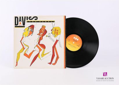 null MILES DAVIS - Star people
1 Disque 33T sous pochette cartonnée 
Label : CBS...