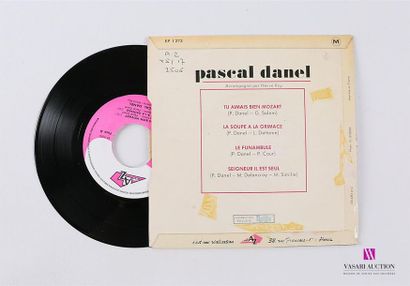 null PASCAL DANIEL 
1 Disque 45T sous pochette cartonnée et marquée 
Label : DISC...