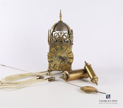 null Pendule dite Lanterne en bronze, le cadran de forme ronde marqué William Holt...