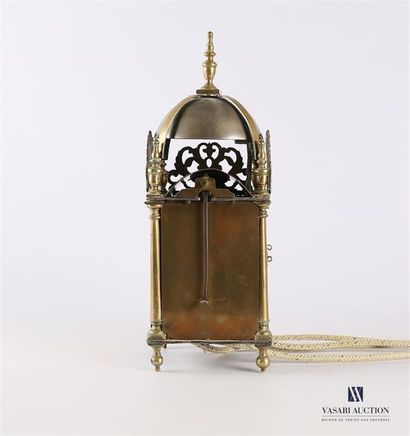 null Pendule dite Lanterne en bronze, le cadran de forme ronde marqué William Holt...