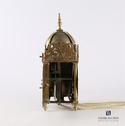 null Pendule dite Lanterne en bronze, le cadran de forme ronde marqué William Holt...