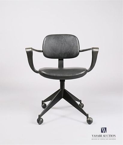 null WABBES Jules (1919-1974)
Suite de six fauteuils de bureau, le dossier et l'assise...