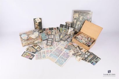 null Lot de timbres France et étranger, certains oblitérés, en vrac
(vendu en l'...