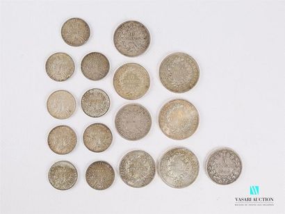 null Lot de monnaies en argent :
- une pièce de 5 francs 1845 W Louis Philippe tête...