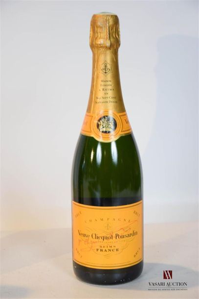 null 1 Blle	Champagne VEUVE CLICQUOT Brut		NM
	Présentation et niveau, impeccabl...