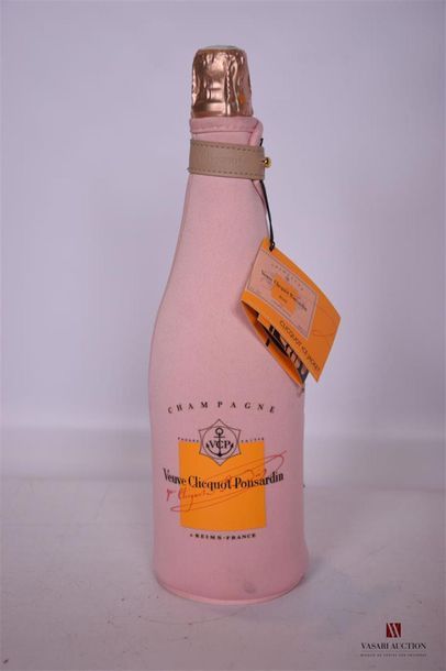 null 1 Blle	Champagne VEUVE CLICQUOT Brut Rosé		NM
	Présentation et niveau, impeccables...