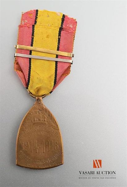null Belgique - Médaille commémorative de la guerre 14-18, ruban avec deux agrafes,...