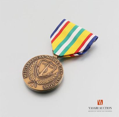 null Etats Unis d'Amérique - Mediterranean middle east war zone medal , 35 mm, T...