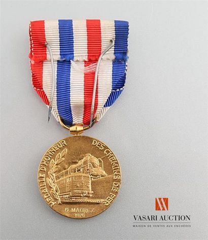 null Médaille d'honneur des chemins de fer, attribuée 1976, échelon or, BE
Poids...