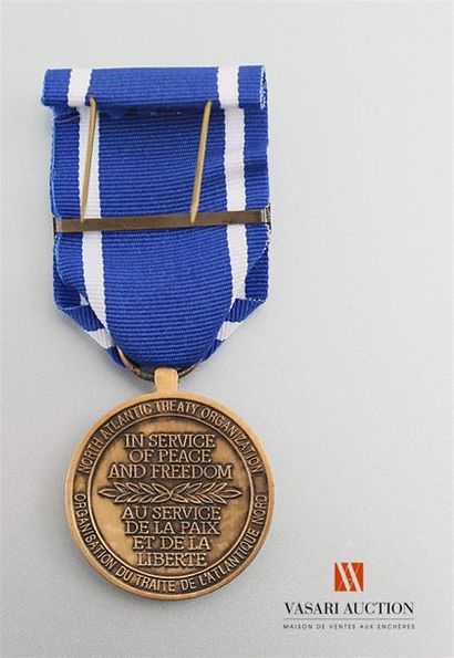 null Médaille de l'OTAN agrafe Ex Yougoslavie, avec barrete, TTB, en boite d'ori...
