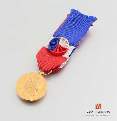 null France - Médaille du travail, honneur et travail, échelon or, ruban avec rosette,...