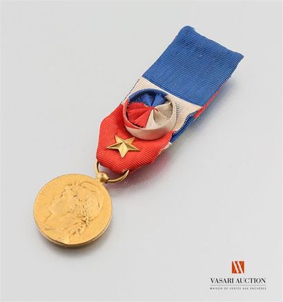 null France - Médaille du travail, honneur et travail, échelon or, ruban avec rosette...