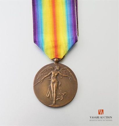 null Belgique: médaille de la victoire interalliée 1914-1918, ruban usé, BE-TBE
