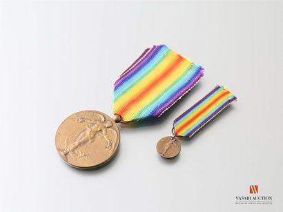null Belgique: médaille de la victoire interalliée 1914-1918, avec sa réduction,...
