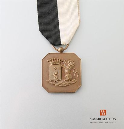 null Belgique: médaille de Charleroi, crée en 1961, ruban insolé, TBE
