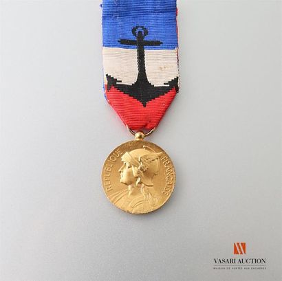 null France: Marine nationale, médaille d'honneur, échelon or, attribuée 1963, ruban...