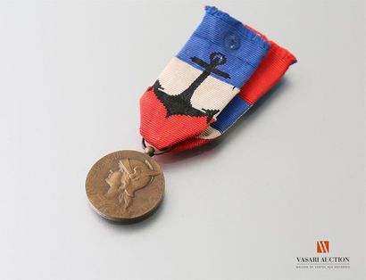 null France: Marine nationale: médaille d'honneur, bronze 26 mm, attribuée à un prsonnel...
