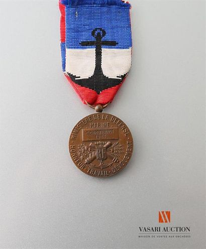 null France: Ministère de la défense, médaille d'honneur, marine, attribuée 1964,...