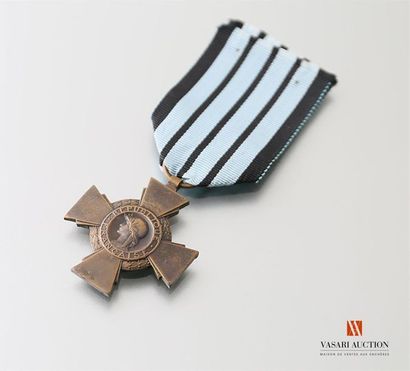 null France: croix du combattant 1939-1940, bronze patiné, TBE
