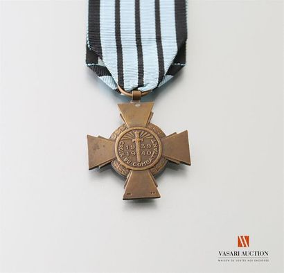 null France: croix du combattant 1939-1940, bronze patiné, TBE
