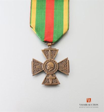 null France: croix du combattant volonatire 1914-1918, bronze patiné, TTB
