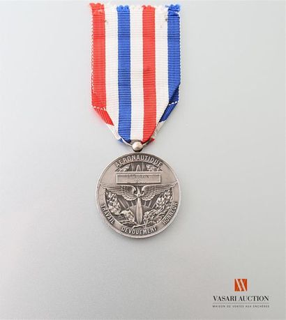 null France: médaille d'honneur de l'aéronautique, échelon argent, ruban avec agrafe...