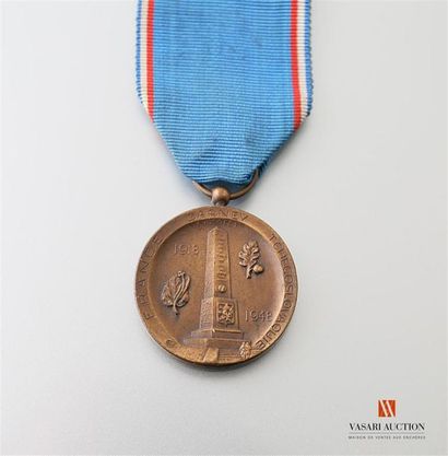 null France - Médaille des Soldats de Darney, déstinée aux anciens combattants, c'est...