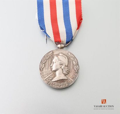 null France - Médaille d'honneur des chemins de fer, attribuée 1966, diamètre 32...