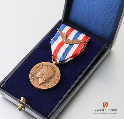 null France - Médaille d'honneur de l'aéronautique, 27 mm, échelon bronze, ruban...