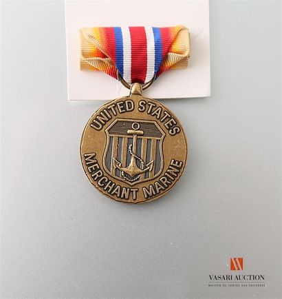 null États Unis d'Amérique - United states merchant marine, Pacific war zone medal,...
