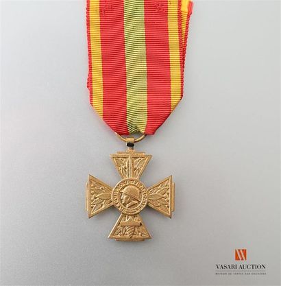 null France - Croix du combattant volontaire 1939-1945, bronze doré, TBE
