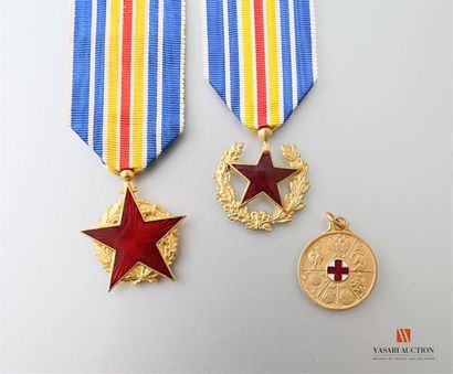 null France - Médaille des bléssés de guerre, TTB, 2 exemplaires différents, on y...