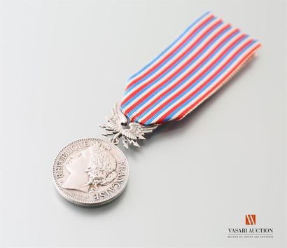 null Postes et télégraphes - Médaille devoir et dévouement, bronze argenté, 30 mm,...