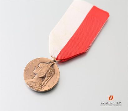 null Médaille de l'Alsace Libérée, bronze, 32 mm, gravée par Prud'homme, TTB-SUP...
