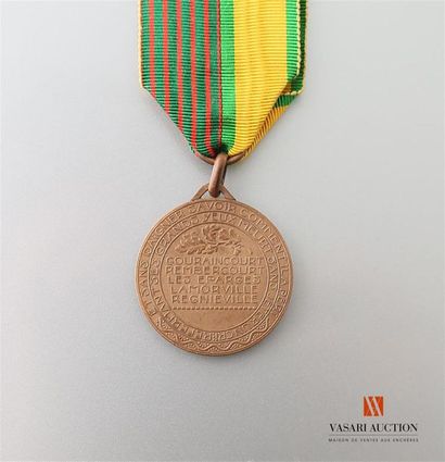 null Médaille commémorative du 302ème Régiment d'Infanterie, ruban "fantaisie" mélant...