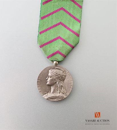 null Médaille d'honneur du service pénitentiaire, 27 mm, argentée, TBE
