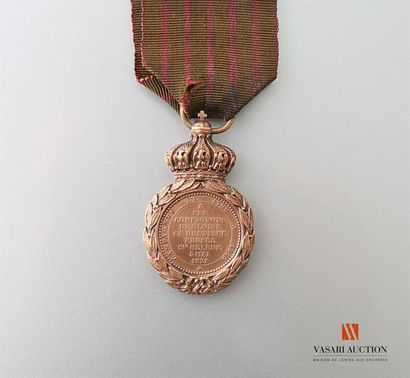 null Médaille de Sainte Hélène, largeur 32 mm, ruban insolé, usé, BE
