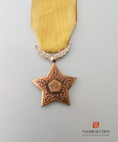 null Syrie - Ordre du Dévouement, fondé en 1953, insigne de chevalier en bronze patiné...