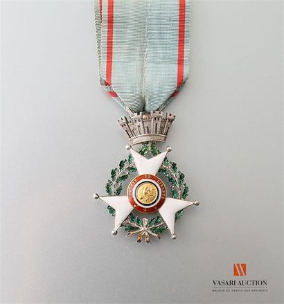 null Croix de juillet 1830, argent, centre or et émail (éclats, réparations), ruban...