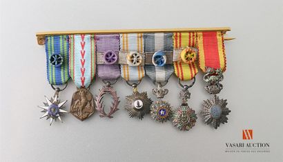 null Portée de sept décorations en miniature: Mérite maritime, étoile d'officier,...