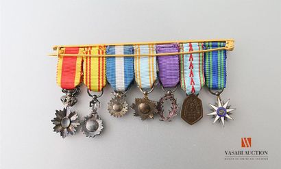 null Portée de sept décorations en miniature: Mérite maritime, étoile d'officier,...