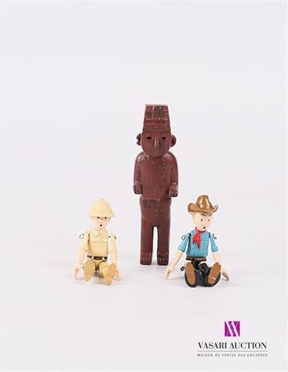 null Lot comprenant Le Fétiche Arumbaya en plastique Plastoy (7 cm) et deux figurines...