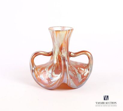 null LOETZ Johann (1880-1940) - AUTRICHE
Vase de forme libre à quatre anses en verre...