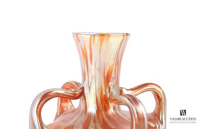 null LOETZ Johann (1880-1940) - AUTRICHE
Vase de forme libre à quatre anses en verre...