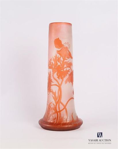 null GALLE Emile (1846-1904)
Vase de forme tubulaire à base légèrement évasée à décor...