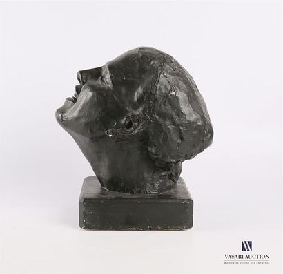 null Sculpture en plâtre patiné noir représentant le visage d'une jeune femme riant.
Haut....